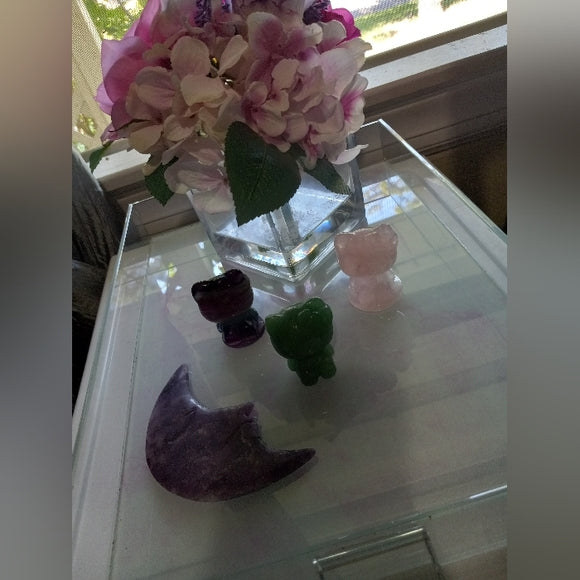 Amethyst Crescent Moon Carving – Crystal Decor for Stress Relief, Intuition & Peace